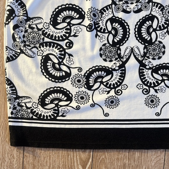 Max Studio floral Skirt - Picture 2 of 3